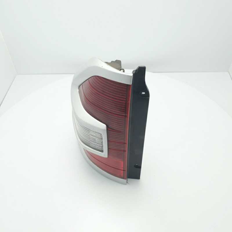 Faro fanale gruppo ottico stop posteriore sinistro Mitsubishi Pajero V60 DiD lato guida Stanley Faro fanale gruppo ottico stop posteriore sinistro Mitsubishi Pajero V60 DiD lato guida Stanley