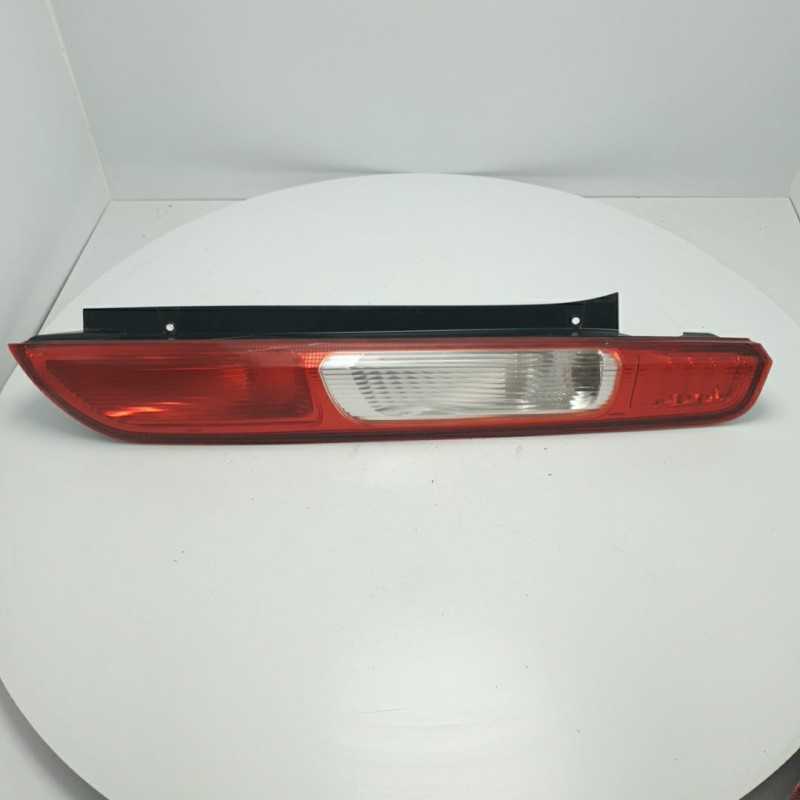 4M51-13404-A faro fanale gruppo ottico stop Ford Focus 2004-08 5P posteriore destro ATTENZIONARE FOTO 4M51-13404-A faro fanale gruppo ottico stop Ford Focus 2004-08 5P posteriore destro ATTENZIONARE FOTO