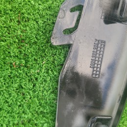 Modanatura anteriore centrale dx e sx piccoli difetti  Mercedes Classe C W205