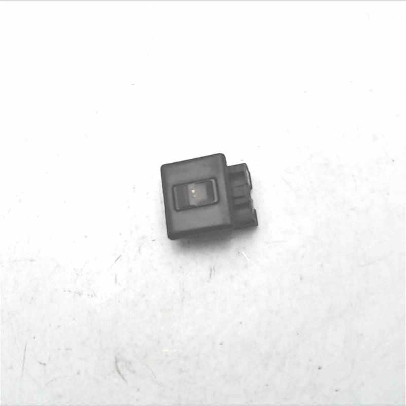 B569 Interruttore pulsante alzavetri alzacristalli Fiat Panda 141 1986-03 B569 Interruttore pulsante alzavetri alzacristalli Fiat Panda 141 1986-03