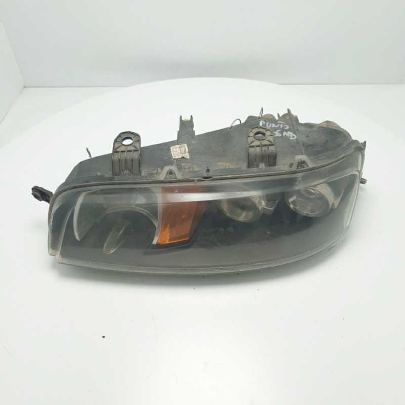 Faro fanale proiettore Fiat Punto 2° serie 188 1999-03 anteriore sinistro Valeo Faro fanale proiettore Fiat Punto 2° serie 188 1999-03 anteriore sinistro Valeo