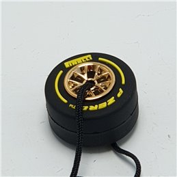 Portachiavi ciondolo ruota pneumatico auto F1 pirelli gomma morbida scritta in giallo PZero TM sportivo e performante 