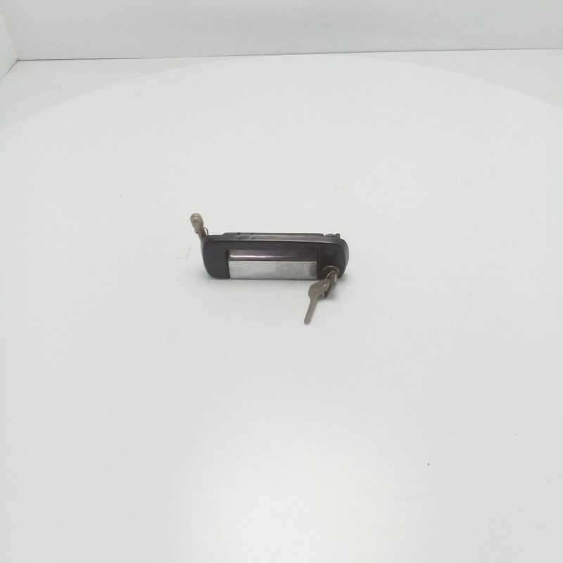 Maniglia esterna nera portiera anteriore destra Fiat 126 epoca 2 chiavi in dotazione Maniglia esterna nera portiera anteriore destra Fiat 126 epoca 2 chiavi in dotazione