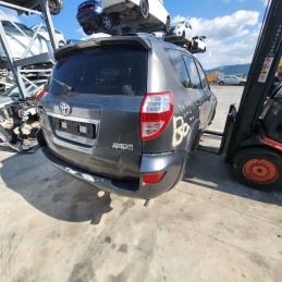 Ricambi usati sul piazzale toyota Rav4