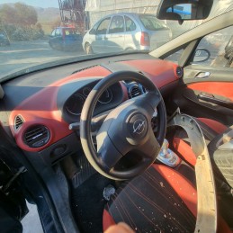 Ricambi usati sul piazzale Opel corsa