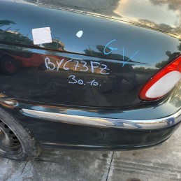 Ricambi usati sul piazzale Jaguar
