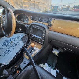 Ricambi usati sul piazzale Jaguar