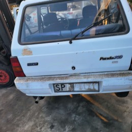 Ricambi usati sul piazzale Fiat Panda