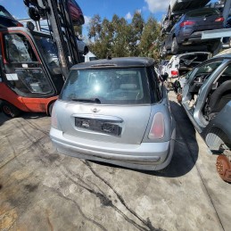 Ricambi usati sul piazzale Mini Cooper