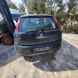 Ricambi usati sul piazzale Fiat Punto