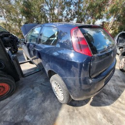 Ricambi usati sul piazzale Fiat Punto