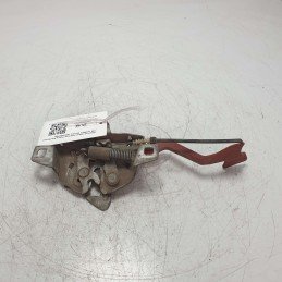 Chiusura cofano anteriore...