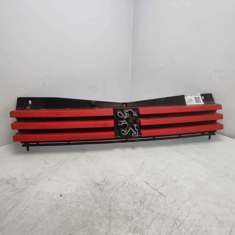 MASCHERINA CALANDRA PEUGEOT 205 USATA CON LEGGERA IMPERFEZIONE ROSSO 27026