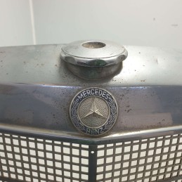 CALANDRA ANTERIORE MERCEDES W114 W115 1974 USATA CON DIFETTI EPOCA