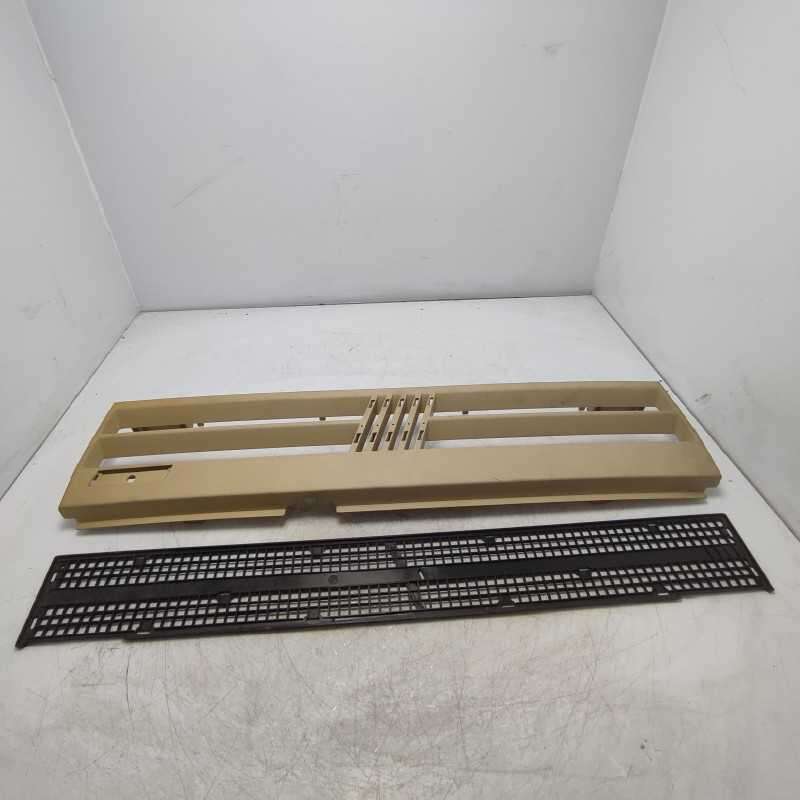 MASCHERINA CALANDRA FIAT UNO CS NUOVO NON ORIGINALE MANCA FREGIO CENT E SCRITTA FIAT