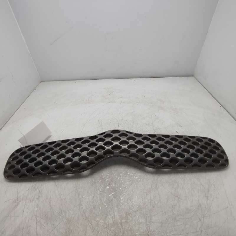 53101-0D060 Griglia mascherina presa d'aria frontale cofano ant Toyota Yaris I XP10/A 1999-05 GANCI ROTTI