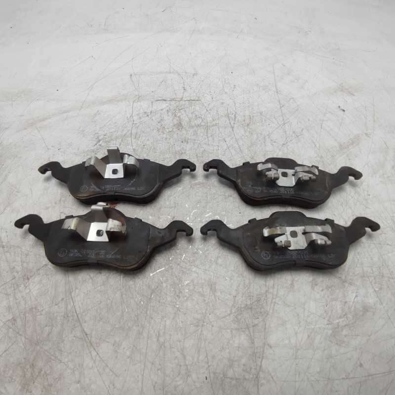 90R-01582 Kit pastiglie freni anteriori Ford Focus 2001