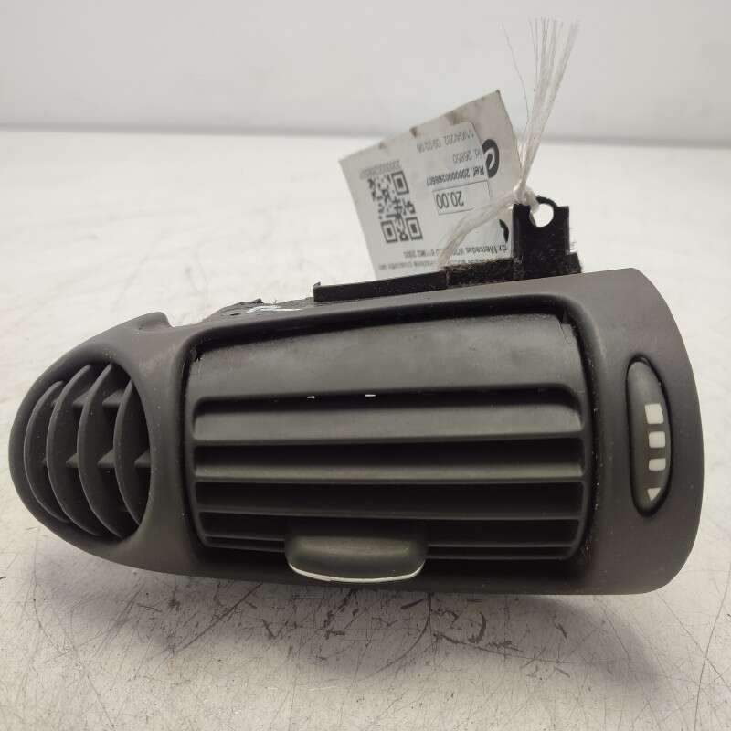 a2038300254 Bocchetta aerazione cruscotto lato dx Mercedes W203 2.2D 611962 2000 1 gancio rotto