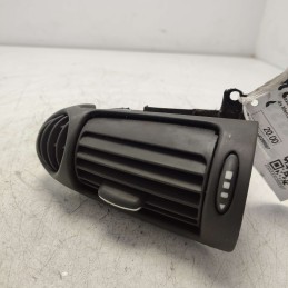 a2038300254 Bocchetta aerazione cruscotto lato dx Mercedes W203 2.2D 611962 2000 1 gancio rotto