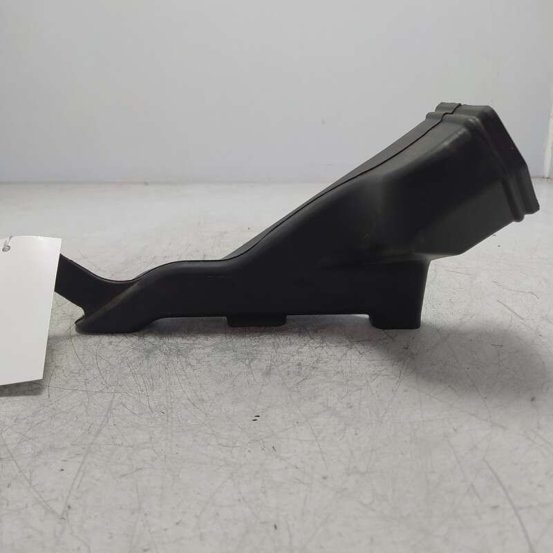 8V1819151 tubo condotto aerazione abitacolo Audi Q3 2.0D DFG 2019