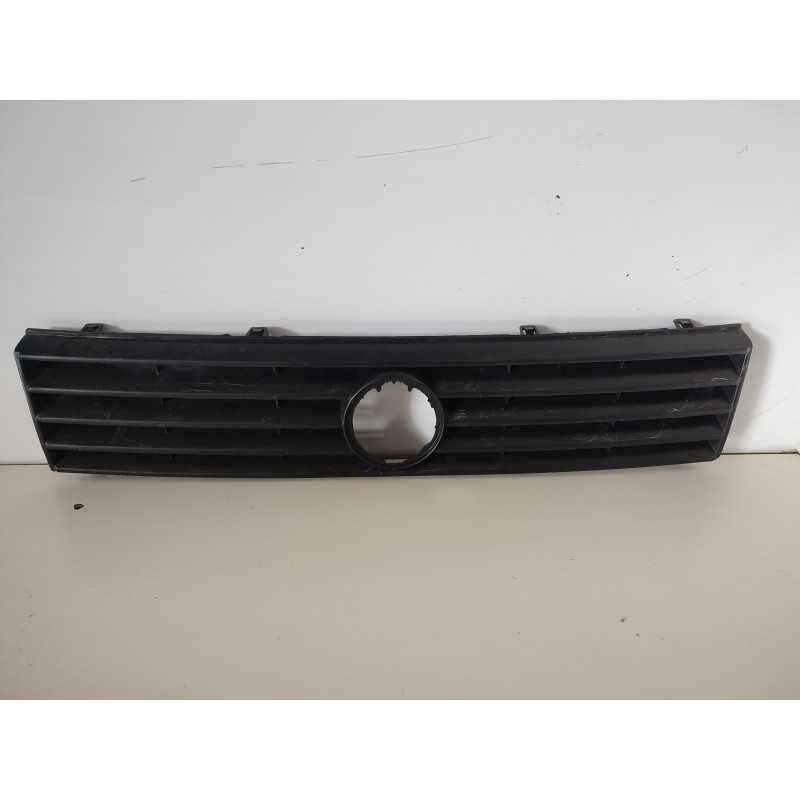 867853653G01C MASCHERINA CALANDRA VOLKSWAGEN POLO 1990-95 NUOVA NON ORIGINALE