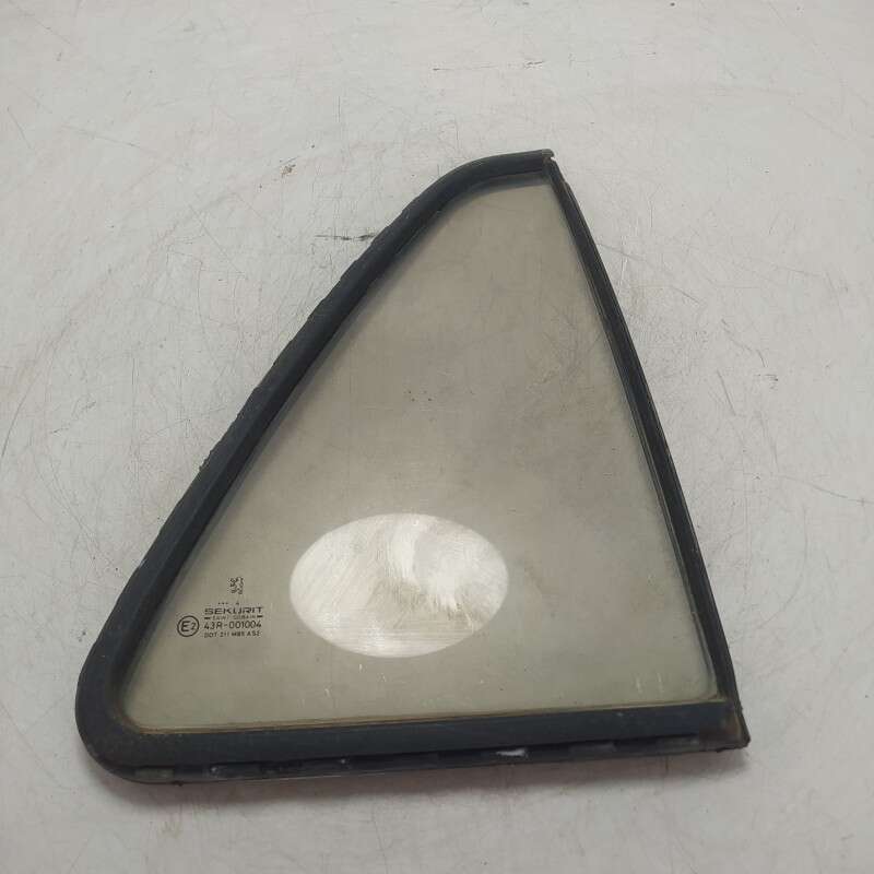 43R-001004 vetro triangolo fisso Peugeot 205 automatico 1.6b BDY 2000 posteriore destro