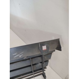 MASCHERINA CALANDRA PEUGEOT 205 USATA CON LEGGERA IMPERFEZIONE ROSSO 27026 