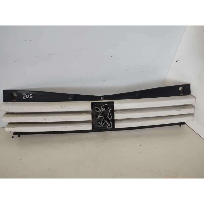 MASCHERINA CALANDRA PEUGEOT 205 USATA BIANCO 27026 POS P1B18