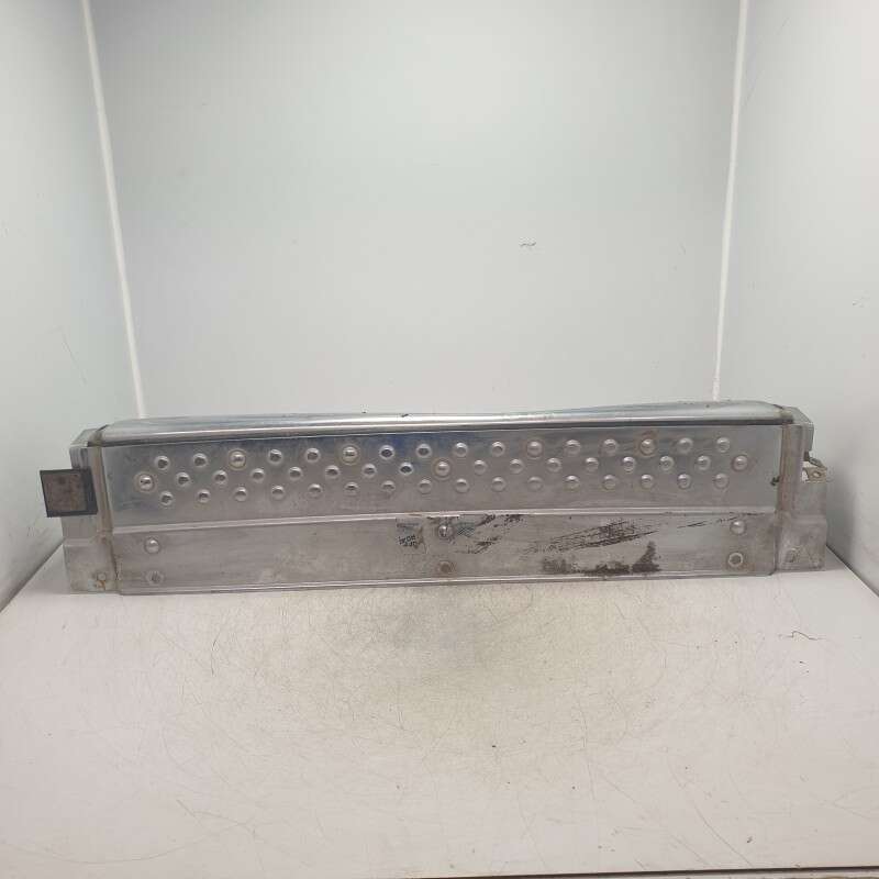 Paraurti griglia cromato centrale posteriore Mitsubishi Pajero III V60-70 4X4 1999-06 con ammaccatura