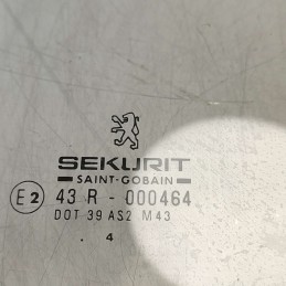 43r-000464 Vetro scendente finestrino post dx Peugeot 205 automatico 1.6b BDY 2000 
