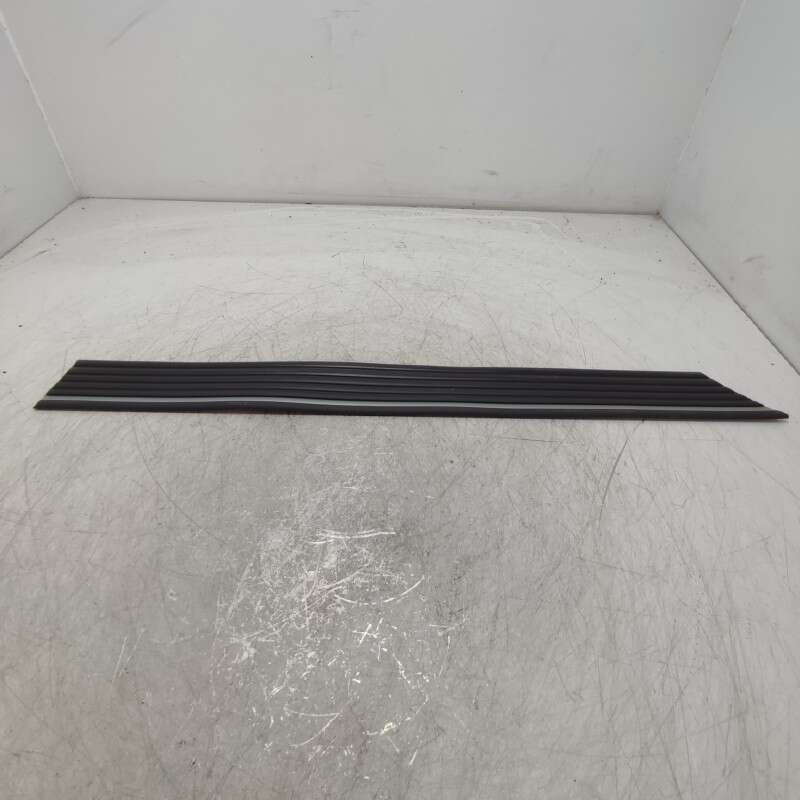 Modanatura finitura esterna Opel Kadett E 1988-93 portiera posteriore destra profilo cromato Modanatura finitura esterna Opel Kadett E 1988-93 portiera posteriore destra profilo cromato