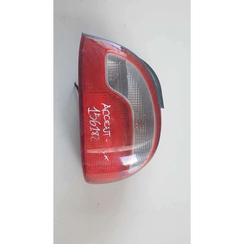 4715856 Stop fanale faro luci posteriore dx Hyundai Accent 1997-99 scheggiato attenzionare foto