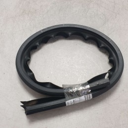 8W0837480 guarnizione raschiavetro interna Audi A4 B9 Avant S-line  2.0 110 KW 2016 DEU portiera ant DX