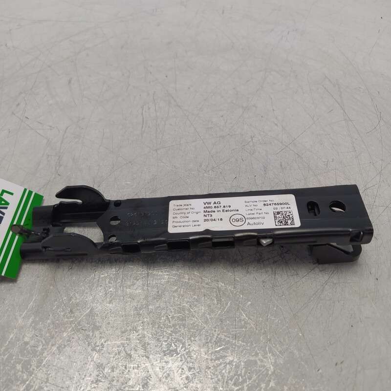 4M0857819 Staffa regolatore cint di sicurezza ant dx Audi A4 B9 Avant S-line 2.0 110 KW 2016 DEU