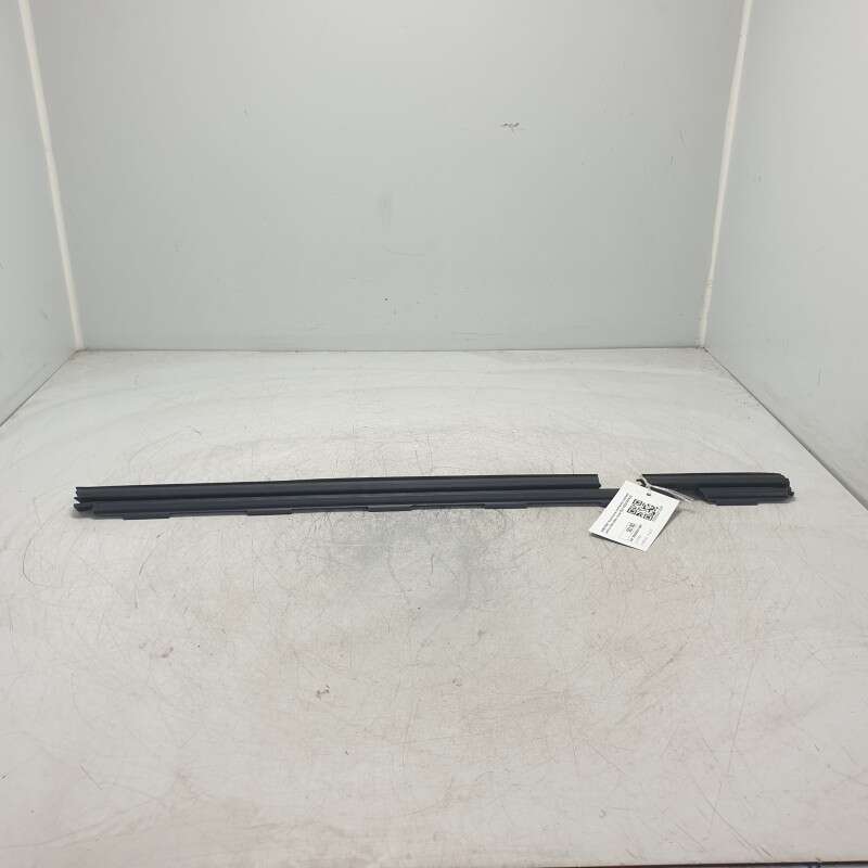 A25373501 Guarnizione raschiavetro portiera post sx Mercedes classe GLC W253 2015-22