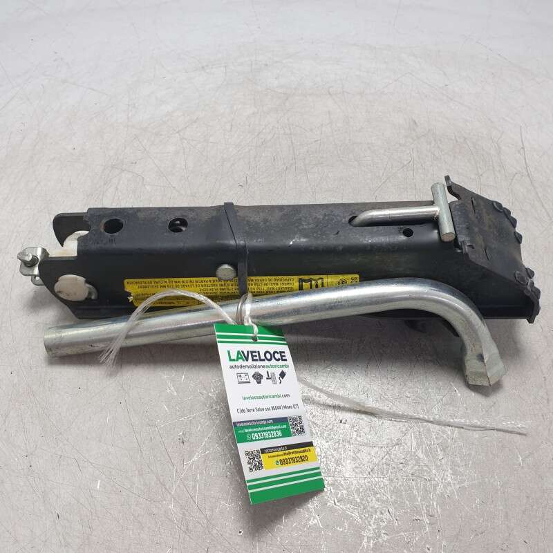 3C0011031B cric martinetto sollevatore VW Passat B6 2007