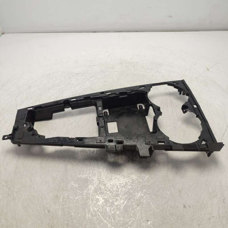 8W1864261C supporto tunnel console centrale Audi A4 B9 Avant S-line 2.0 110 KW 2016 DEU