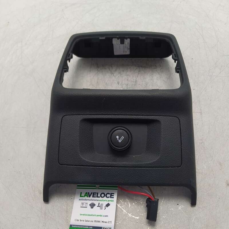 8W0864376 cover cornice console centrale Audi A4 B9 Avant S-line 2.0 110 KW 2016 posteriore accendisigari