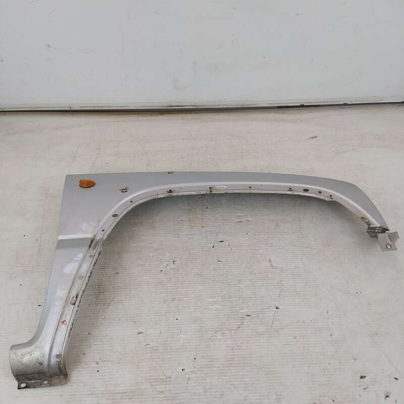 100D00571 fianchetto parafango Jeep Cherokee KJ 2.8CRD 26C 4X4 2004 anteriore destro grigio con piccoli graffi