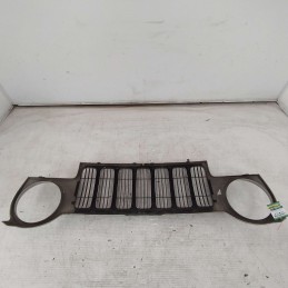 5GF25TRMAE mascherina griglia calandra Jeep Cherokee KJ 2.8CRD 26C 4X4 2004 anteriore grigio danneggiata