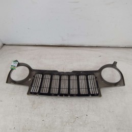 5GF25TRMAE mascherina griglia calandra Jeep Cherokee KJ 2.8CRD 26C 4X4 2004 anteriore grigio danneggiata