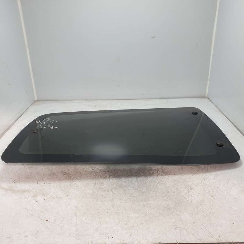 Vetro fisso deflettore posteriore destro Mitsubishi Pajero DiD 3P V60 1999-06 oscurato