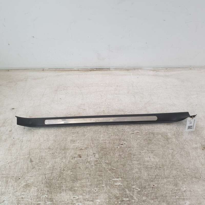 735263904 battitacco finitura interna portiera Alfa Romeo GT 1.9D 937A5000 2005 destra
