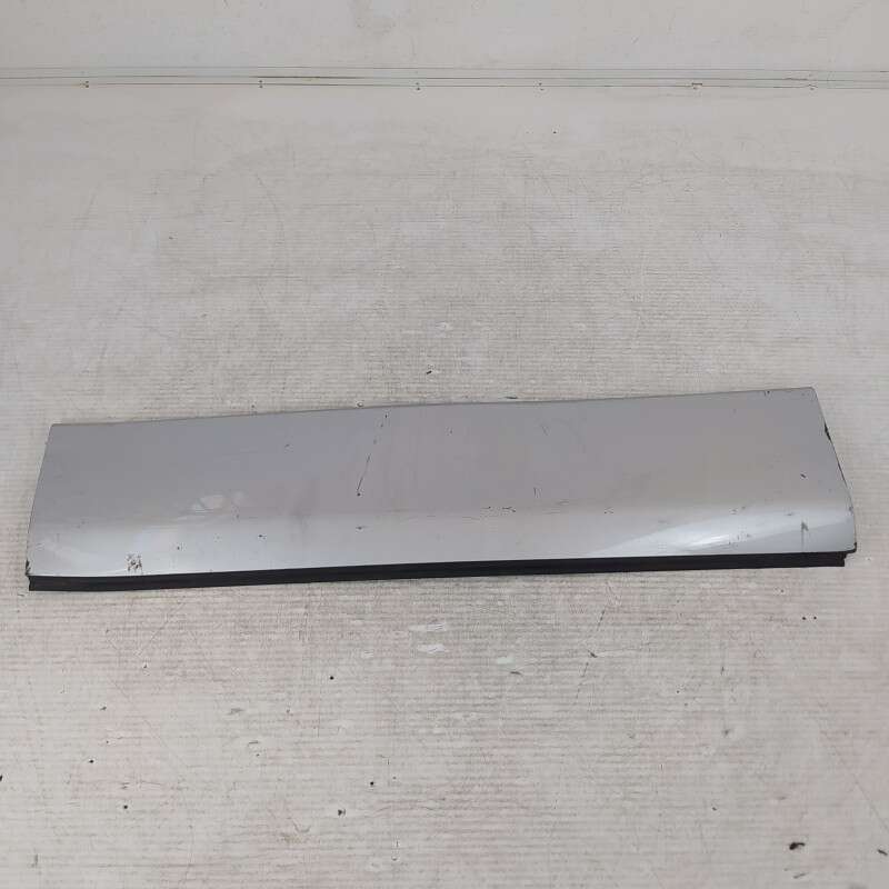 77680-65J01 rivestimento modanatura finitura esterna portiera Suzuki Grand Vitara 1.9 TD 4X4 2008 ant SX grigio con graffi