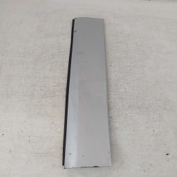 77680-65J01 rivestimento modanatura finitura esterna portiera Suzuki Grand Vitara 1.9 TD 4X4 2008 ant SX grigio con graffi 