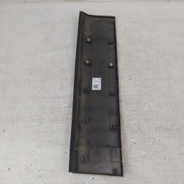 77680-65J01 rivestimento modanatura finitura esterna portiera Suzuki Grand Vitara 1.9 TD 4X4 2008 ant SX grigio con graffi 