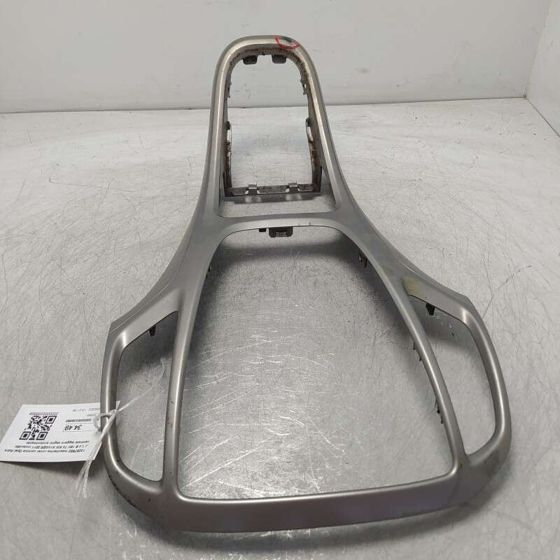13257562 mascherina cover cornice Opel Astra J 1.4 B 16V 74 KW A14XER 2011 cruscotto centrale leggero segno scolorimento