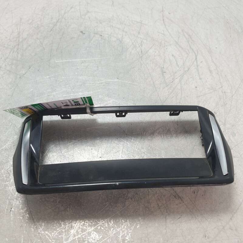 9673861177 Finitura mascherina autoradio Peugeot 208 1.4d 50kw 8H01 2014