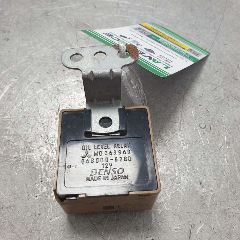 MD369969 centralina relè sensore livello olio motore Mitsubishi Pajero V60 3.2 DiD 118Kw 2002 Denso 5pin