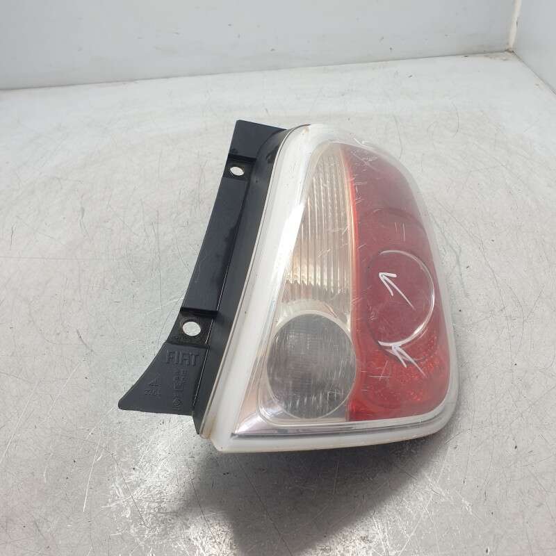 27043201 Stop fanale faro luci posteriore DX Fiat 500 312 dal 2007 in poi scheggiato attenzionare